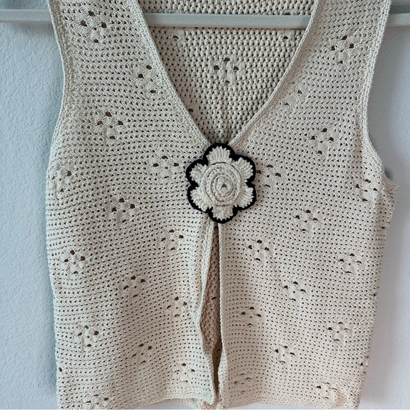 Sandro Crochet Knit Vest with Floral Detail Beige Ecru SZ 1 US 4 S - Picture 5 of 10
